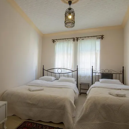 Kamelya Cave (adults Only) Hostel